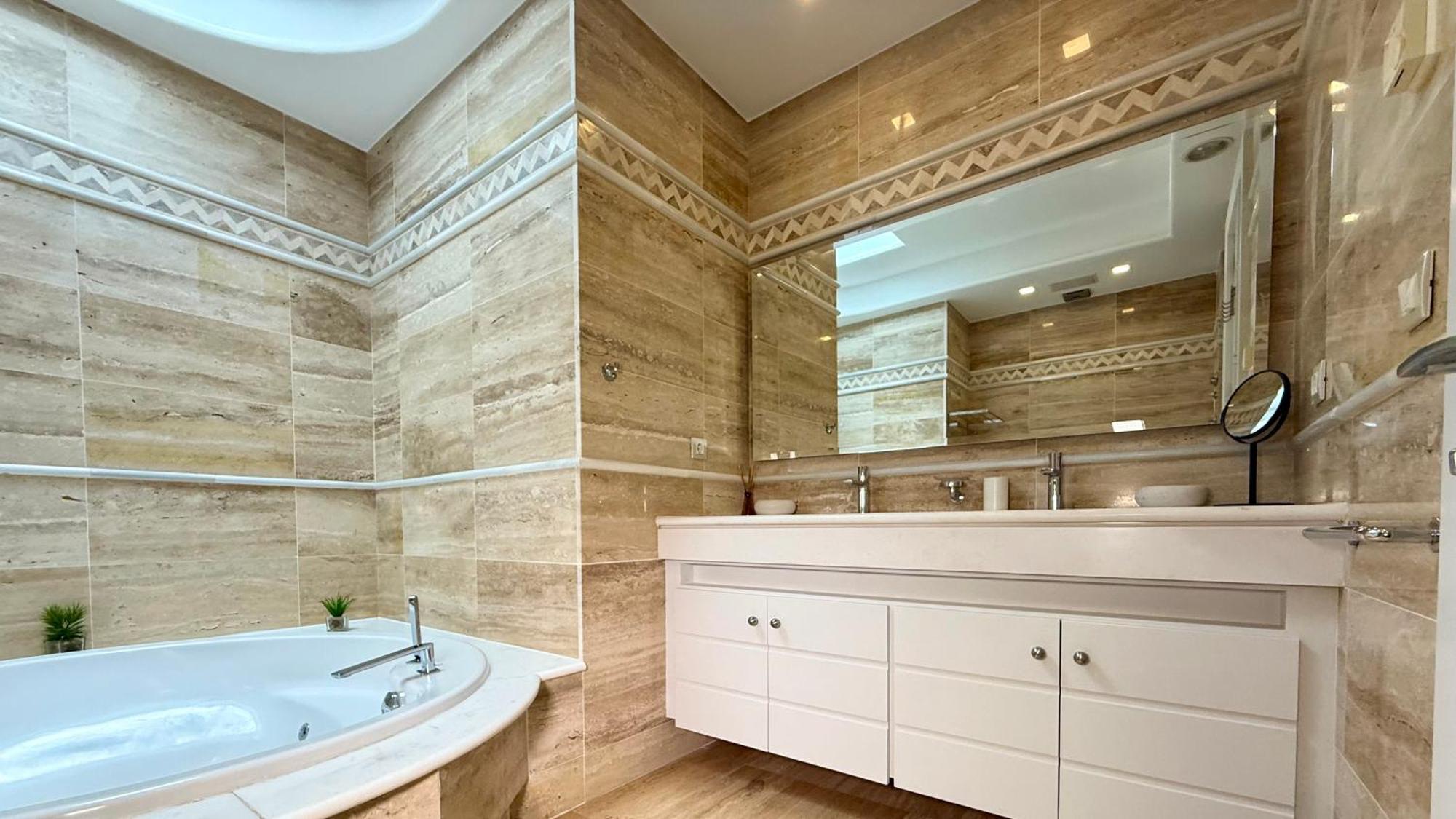 Unique Duplex Penthouse On Golden Mile *
