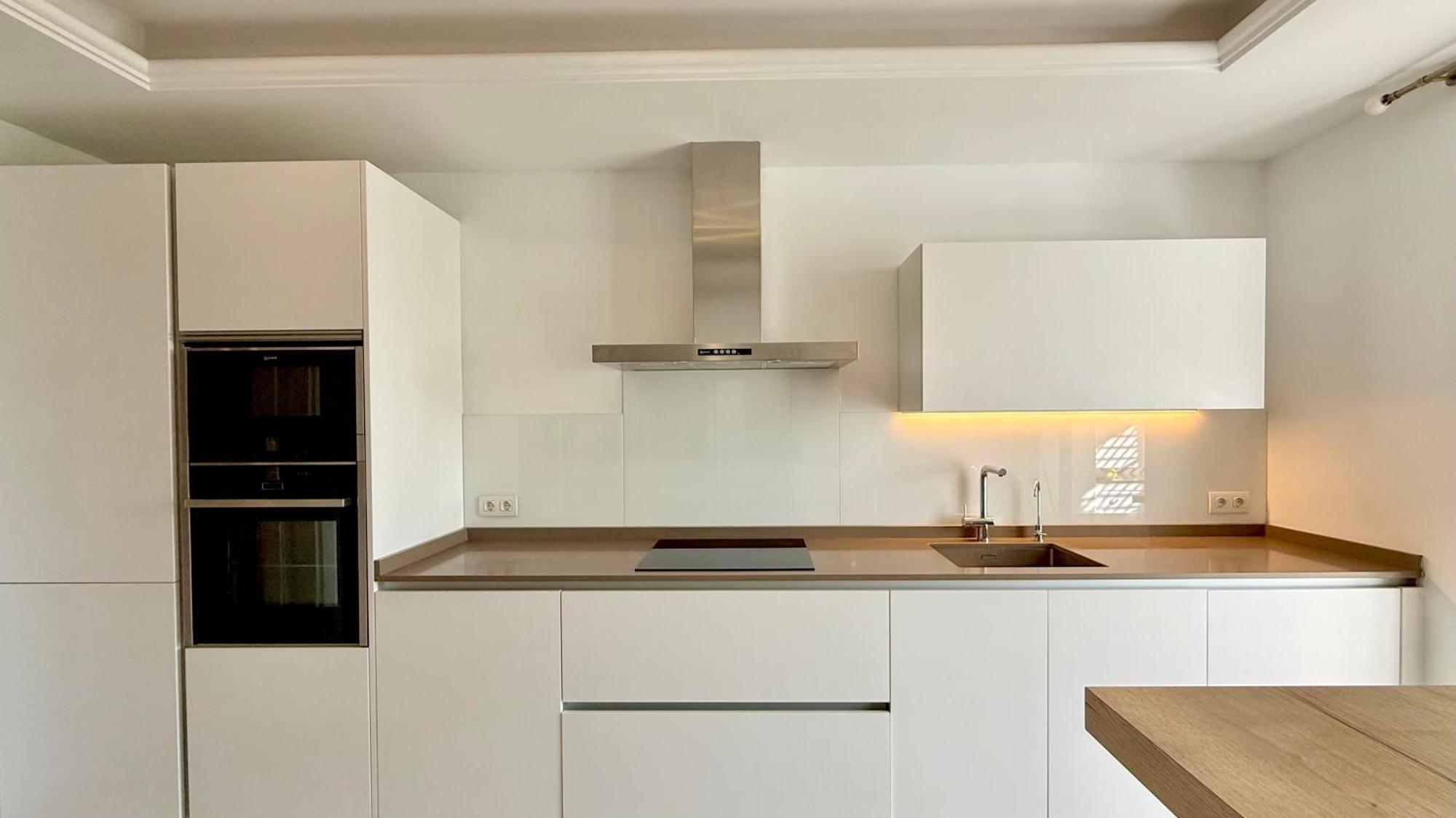 Unique Duplex Penthouse On Golden Mile Appartamento