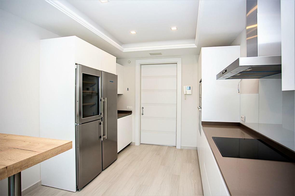 Unique Duplex Penthouse On Golden Mile Appartamento
